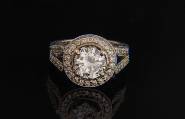 18k White Gold Vintage Cathedral Setting & Halo w/ Round Brilliant Cut Diamond