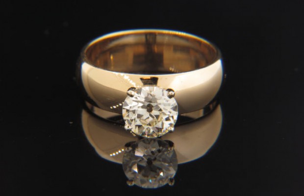 14k Gold 4-Prong Wide Band Solitaire